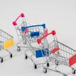 Мини-игры онлайн-казино на экране смартфона